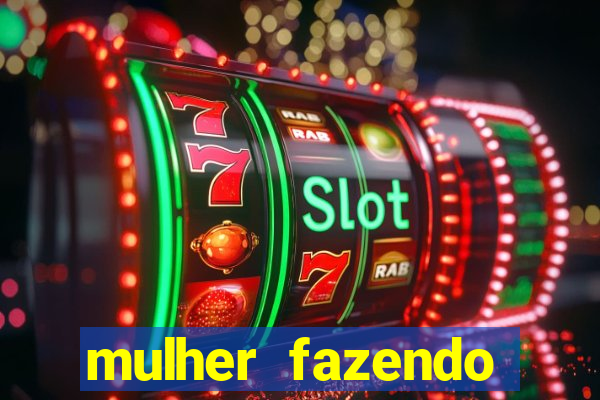 mulher fazendo strip tease