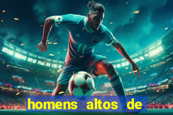 homens altos de pau grande