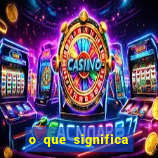 o que significa quando a luz acende sozinha