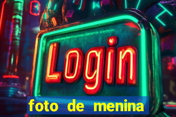 foto de menina fake cabelo cacheado