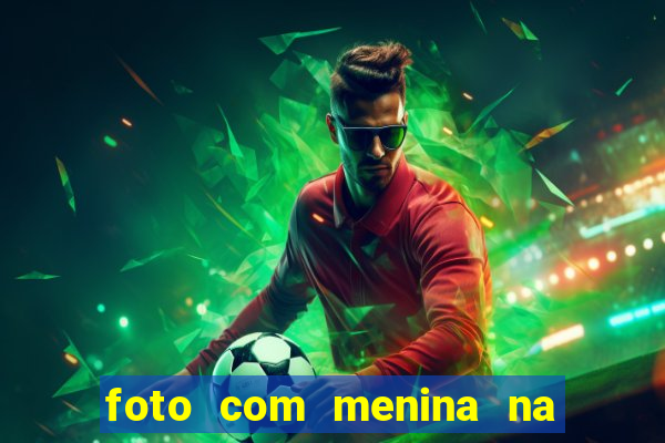 foto com menina na cama fake