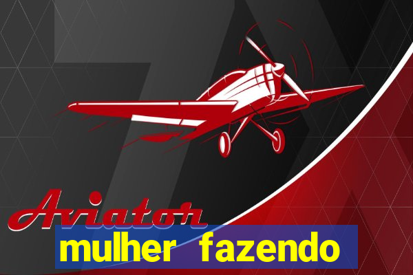 mulher fazendo strip tease
