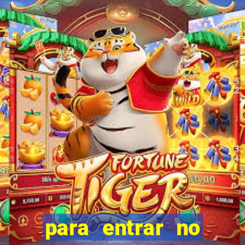 para entrar no time de futebol profissional o jogador deve ter pelo menos 18 anos