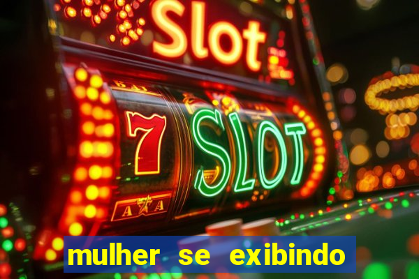 mulher se exibindo ao vivo