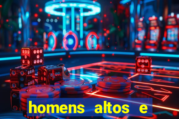 homens altos e sarados pelados