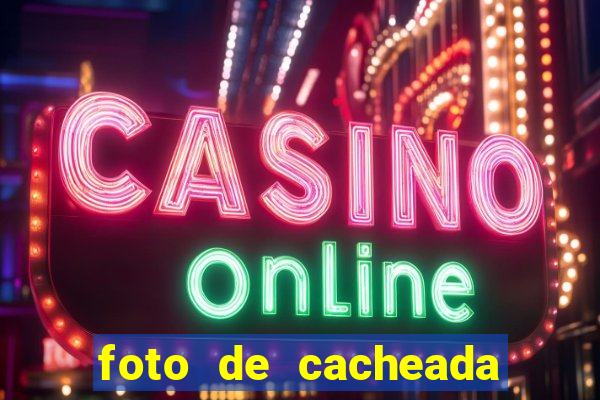 foto de cacheada no espelho