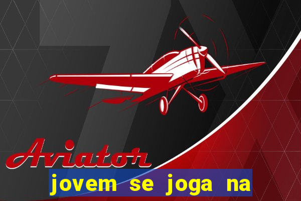 jovem se joga na linha do trem 2024