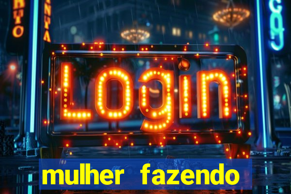 mulher fazendo strip tease