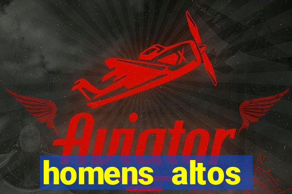 homens altos sarados pelados