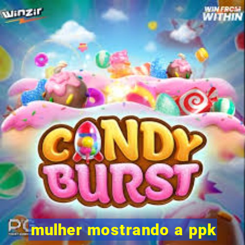 mulher mostrando a ppk
