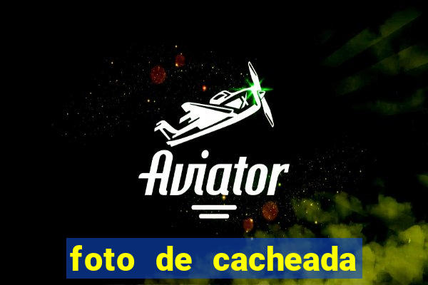 foto de cacheada no espelho